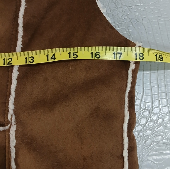Dollhouse sz L Brown and Cream Faux Suede Faux Shearling Patchwork Vest - Picture 4 of 6